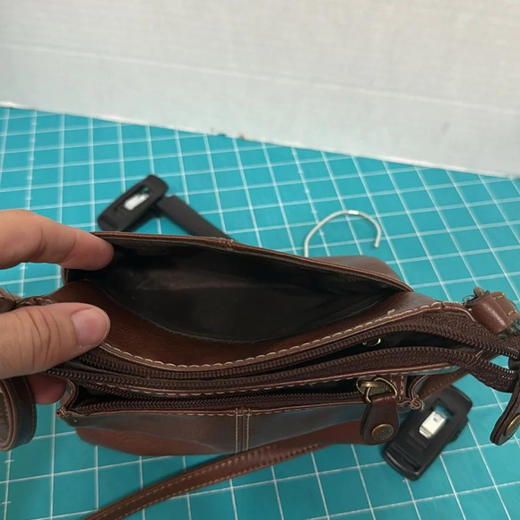 Relic Small Brown Leather Crossbody Adjustable Strap Bag 7x4x7 - Picture 10 of 10